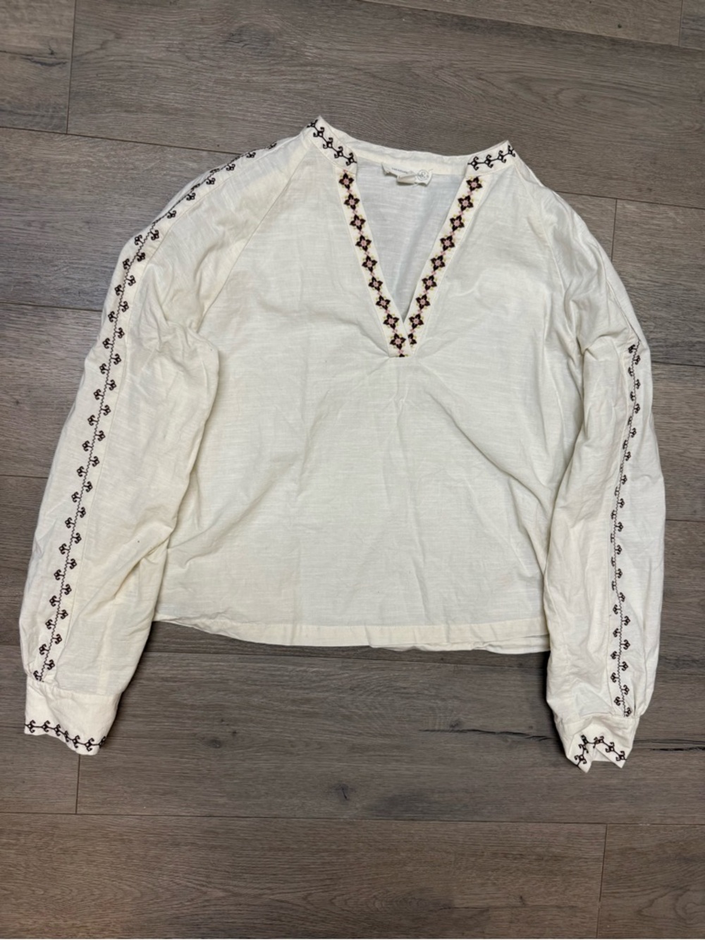 Treasure & Bond Cream V-Neck Embroidered Peasant Top